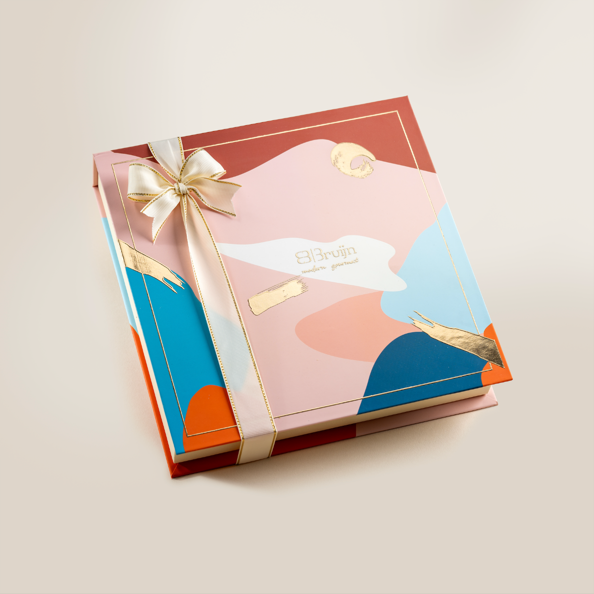 Closed Bruijn Fig Collection box with elegant ribbon and modern multicolor packaging.