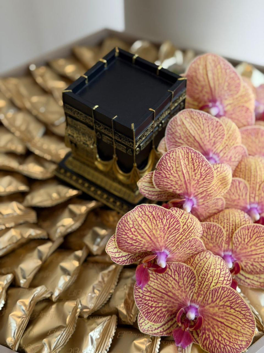 Hexagon Tray with orchids and Kaaba
