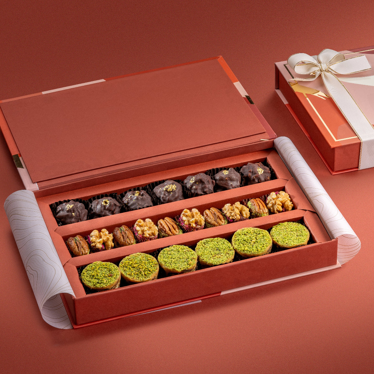650g of our soft Mejdool dates stuffed with cashews & dried mango peel, Ranginak & Almond & Orange peel figs.