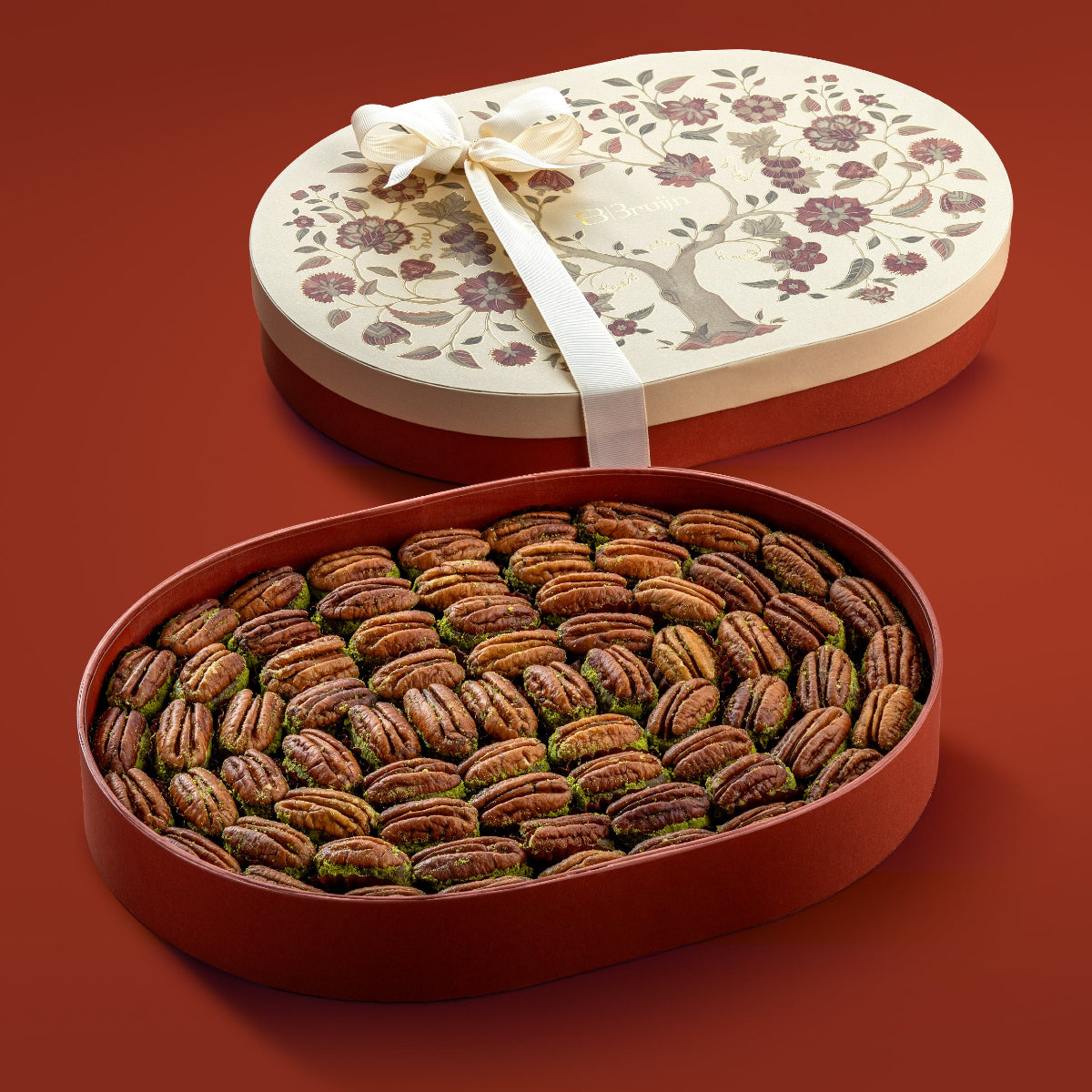 Gift box containing 900g of pecans stuffed with dates and pistachios, neatly arranged for luxury gifting and healthy indulgence.